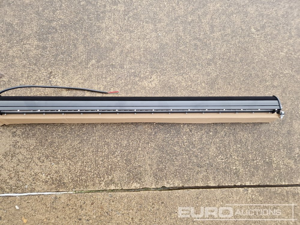 Оборудование для гаражей/ Мастерских Unused 32" 300W Combo Beam LED Light Bar, Mounting Brackets, IP68 Waterproof: фото 6