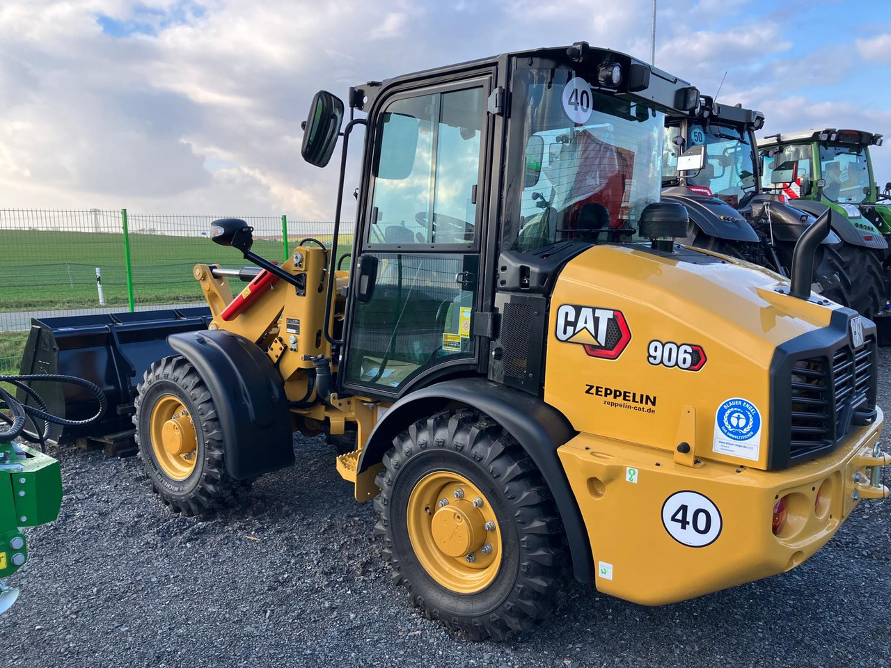 Caterpillar 906 - Колёсный погрузчик: фото 2 Caterpillar 906 - Колёсный погрузчик: фото 2