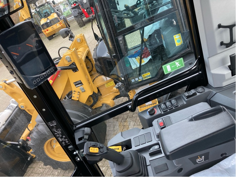 Caterpillar 906 - Колёсный погрузчик: фото 3 Caterpillar 906 - Колёсный погрузчик: фото 3