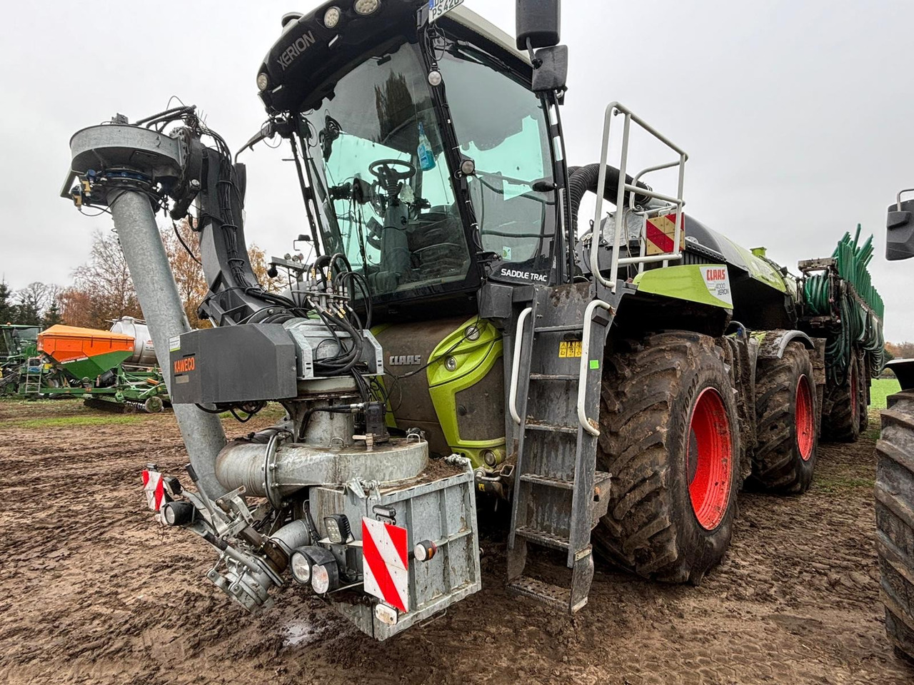 Claas Xerion 4000 SaddleTrac - Разбрасыватель удобрений: фото 1 Claas Xerion 4000 SaddleTrac - Разбрасыватель удобрений: фото 1