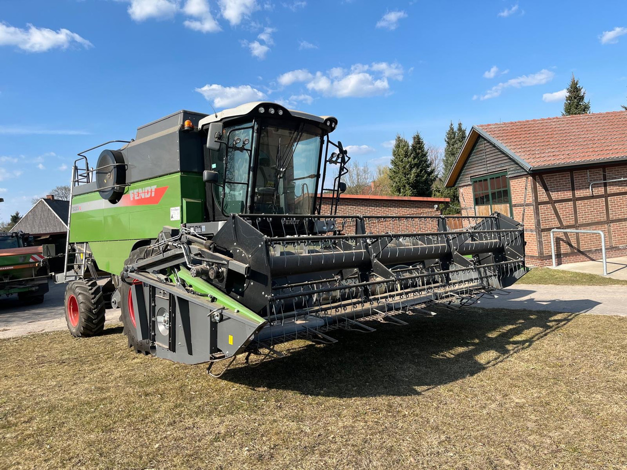 Fendt 5225 E 5,50m PowerFlow Schneiwerk - Зерноуборочный комбайн: фото 1 Fendt 5225 E 5,50m PowerFlow Schneiwerk - Зерноуборочный комбайн: фото 1