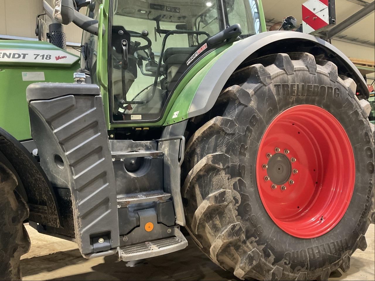Fendt 718 Vario S4 ProfiPlus - Трактор: фото 4 Fendt 718 Vario S4 ProfiPlus - Трактор: фото 4