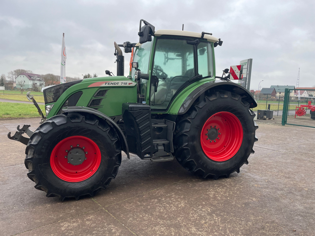 Fendt 718 Vario S4 ProfiPlus - Трактор: фото 1 Fendt 718 Vario S4 ProfiPlus - Трактор: фото 1