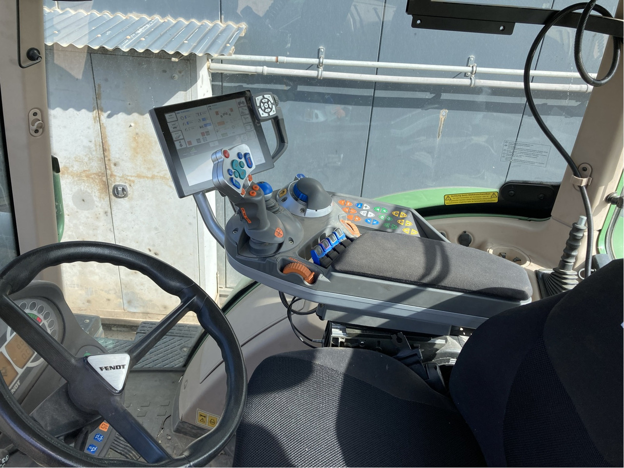 Трактор Fendt 724 Vario SCR: фото 10 Трактор Fendt 724 Vario SCR: фото 10