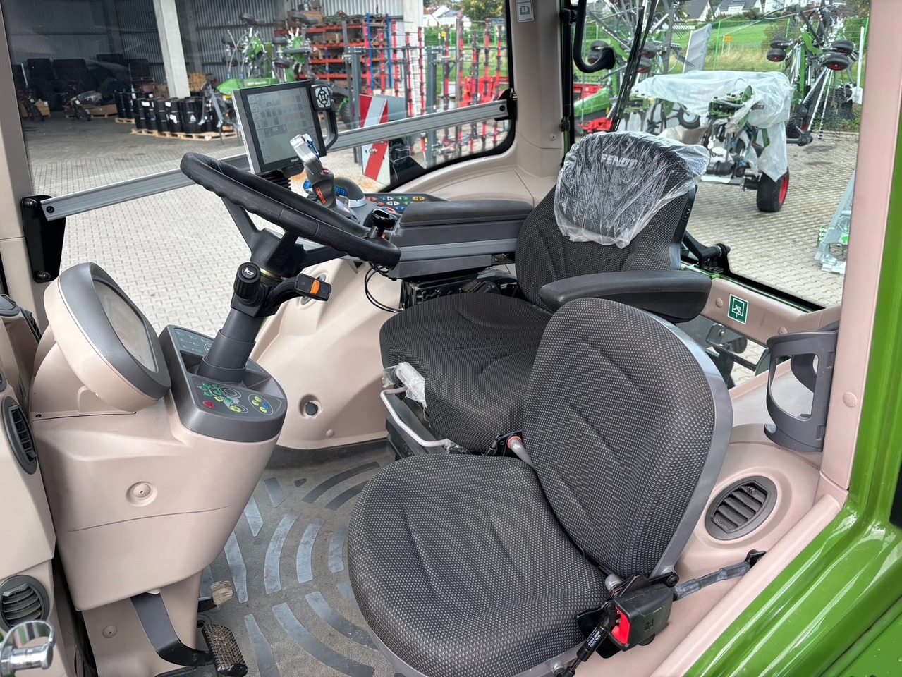 Fendt 826 Vario S4 ProfiPlus - Трактор: фото 4 Fendt 826 Vario S4 ProfiPlus - Трактор: фото 4