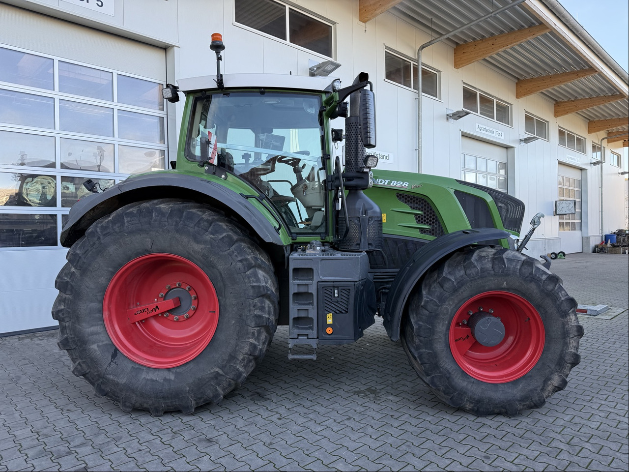 Трактор Fendt 828 Vario ProfiPlus Motor NEU: фото 8