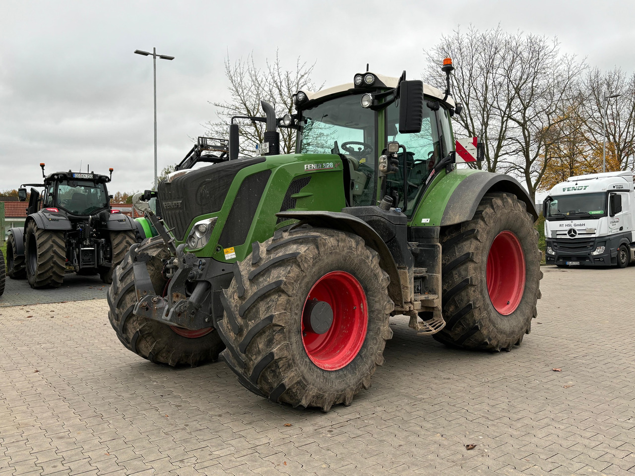 Fendt 828 Vario S4 Profi Plus - Трактор: фото 1 Fendt 828 Vario S4 Profi Plus - Трактор: фото 1