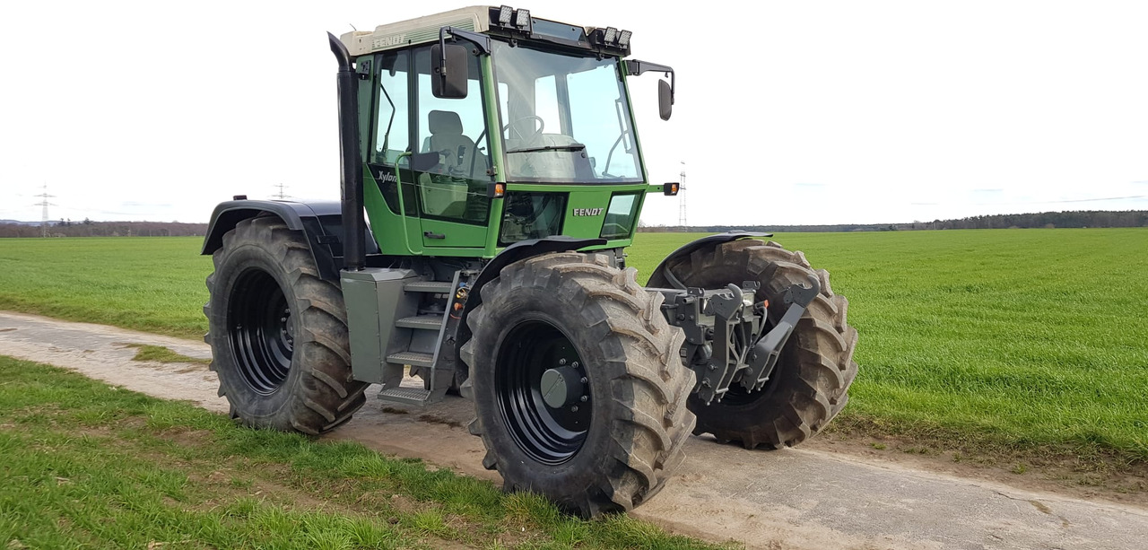 Fendt Xylon 520 - Трактор: фото 1 Fendt Xylon 520 - Трактор: фото 1