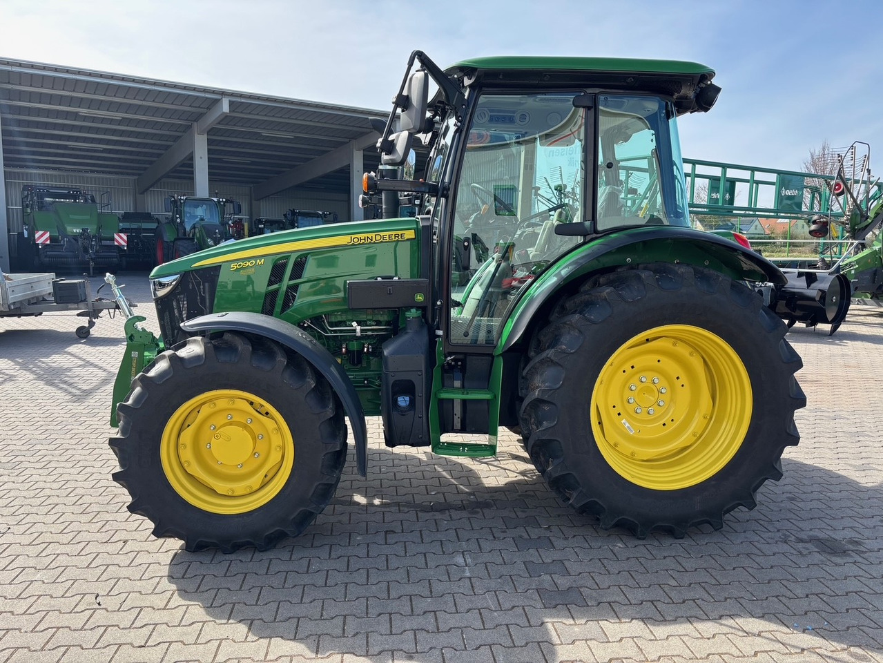 John Deere 5090 M - Трактор: фото 1 John Deere 5090 M - Трактор: фото 1