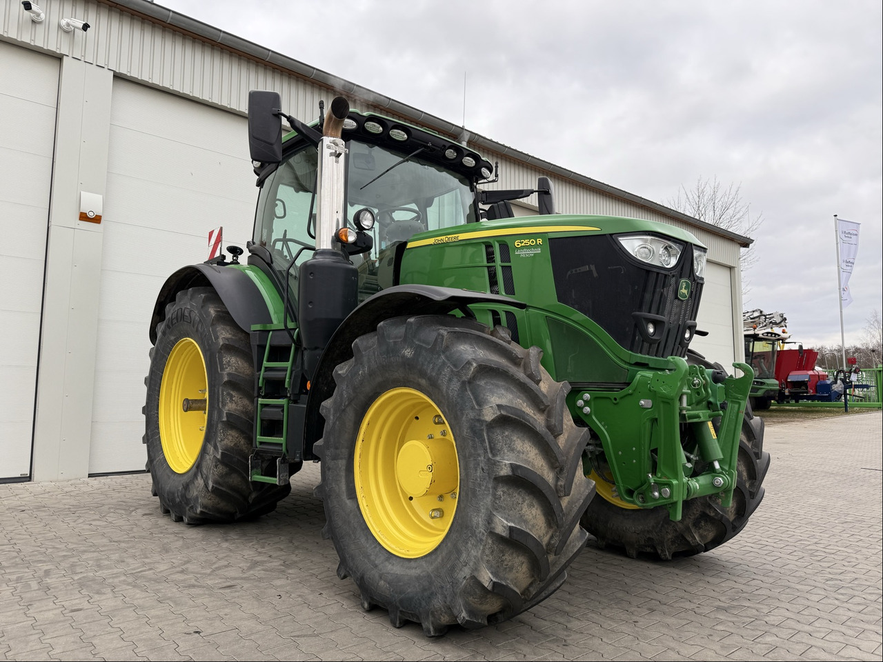 John Deere 6250 R - Трактор: фото 1 John Deere 6250 R - Трактор: фото 1