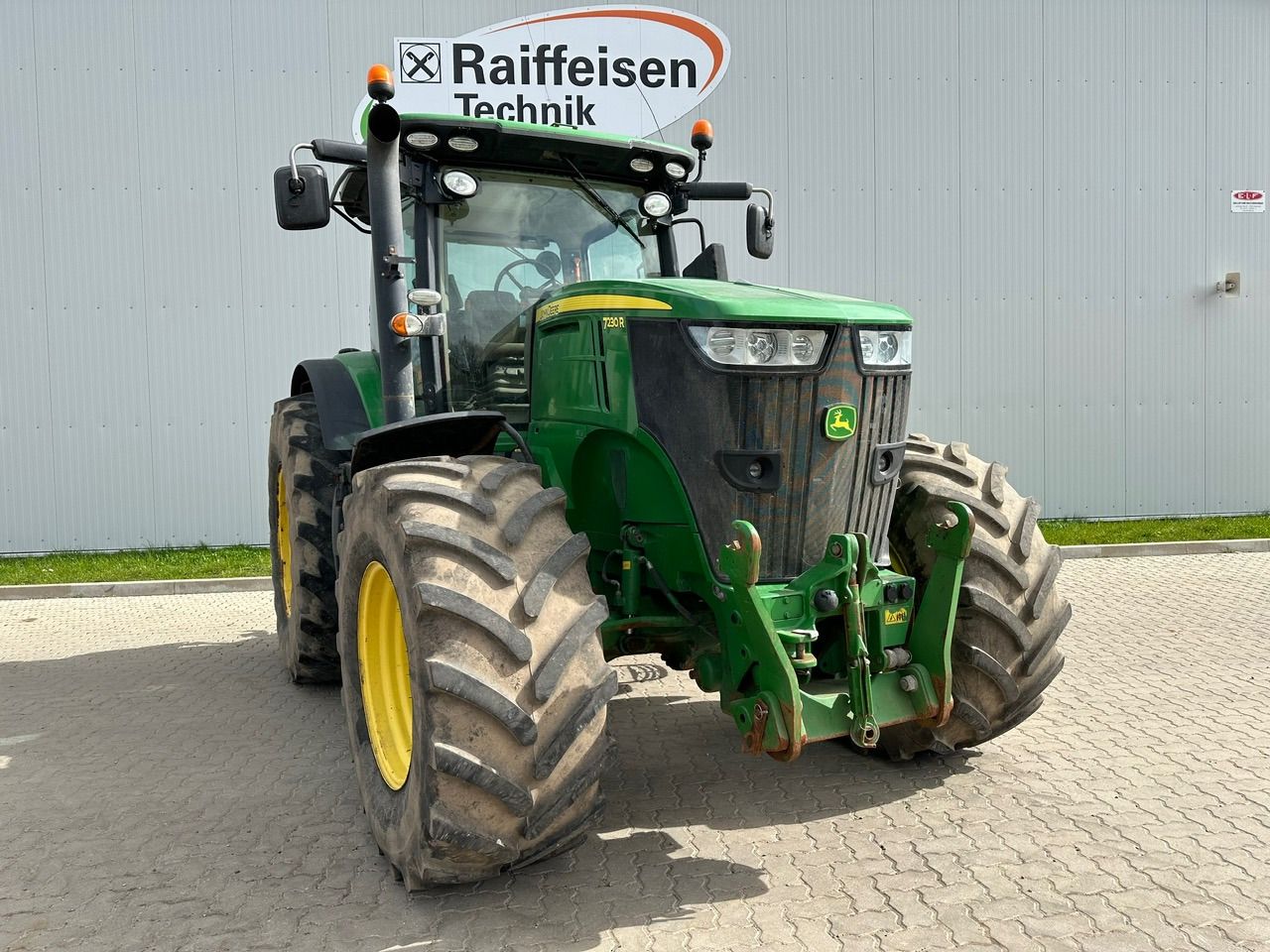 John Deere 7230R - Трактор: фото 1 John Deere 7230R - Трактор: фото 1