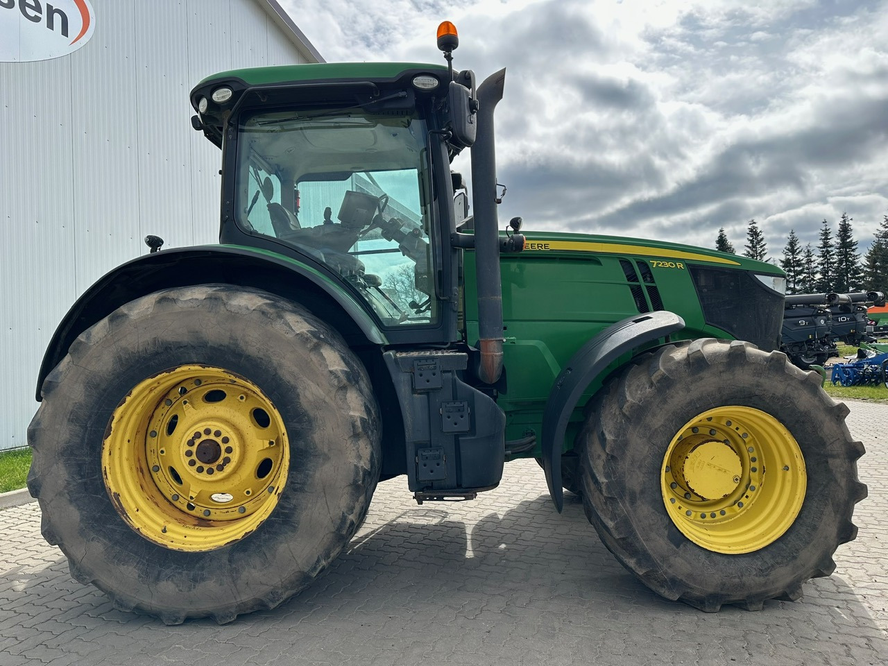 Трактор John Deere 7230R: фото 10