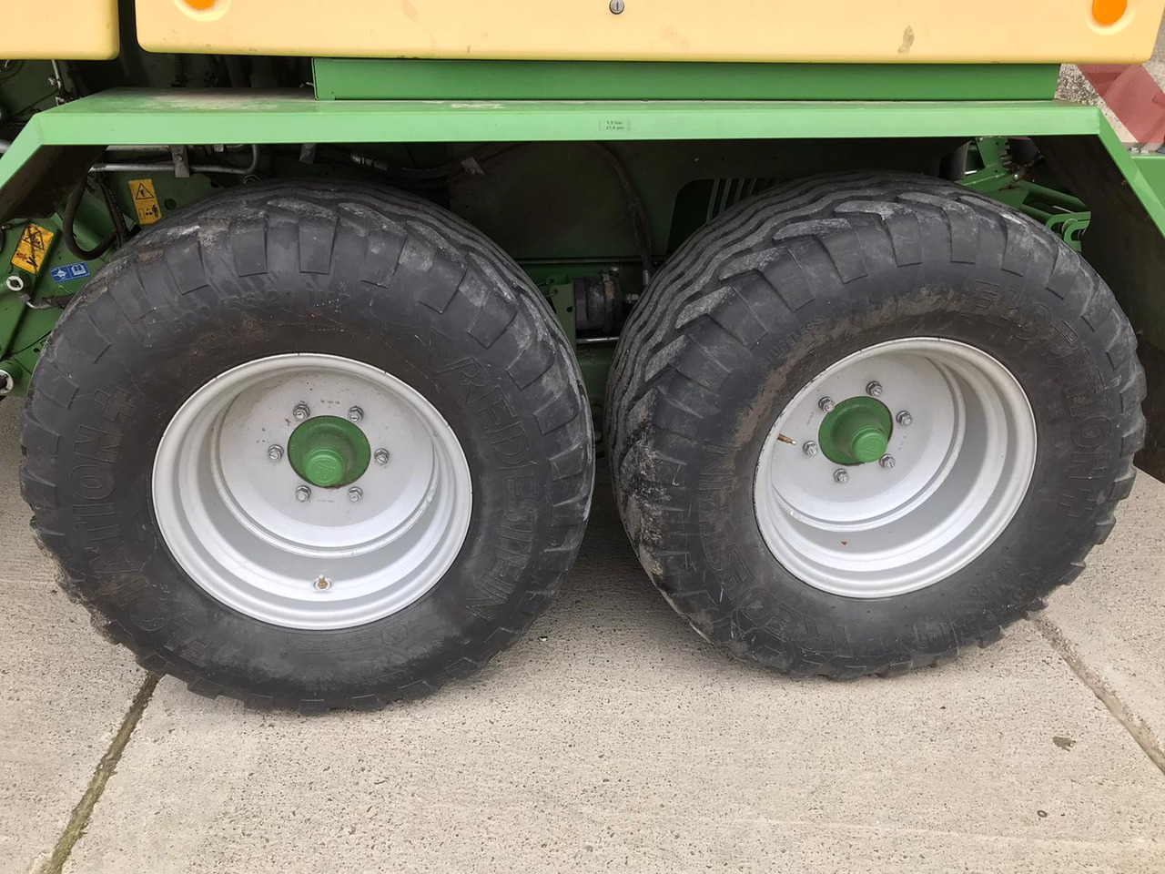 Krone Comprima CF 155 XC - Техника для сенозаготовки: фото 2 Krone Comprima CF 155 XC - Техника для сенозаготовки: фото 2