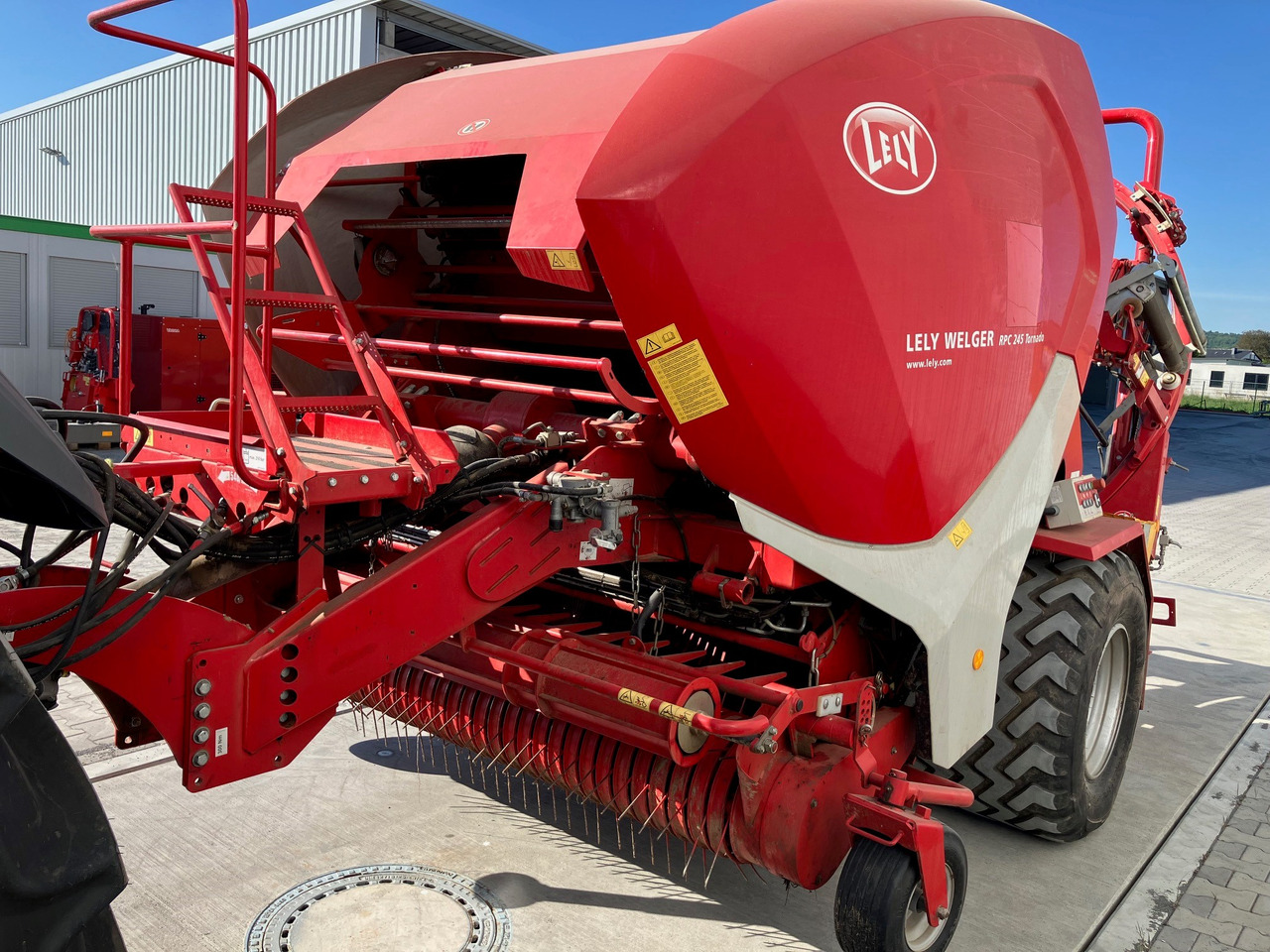 Lely Welger RPC 245 Tornado - Техника для сенозаготовки: фото 1 Lely Welger RPC 245 Tornado - Техника для сенозаготовки: фото 1