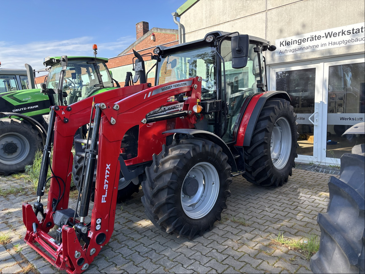 Massey Ferguson 4710 M Cab Essential Dyna 2 - Трактор: фото 1 Massey Ferguson 4710 M Cab Essential Dyna 2 - Трактор: фото 1