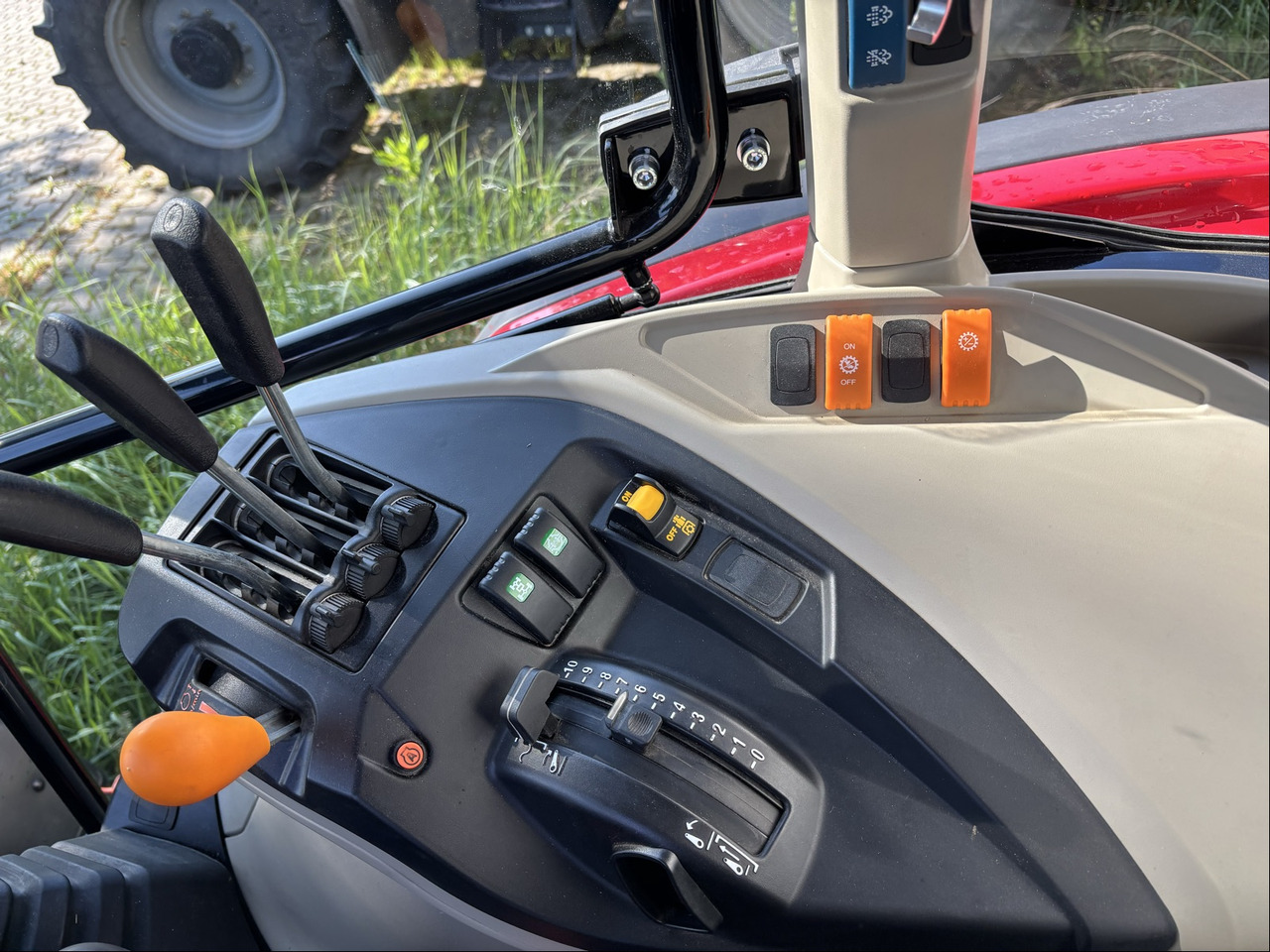 Massey Ferguson 4710 M Cab Essential Dyna 2 - Трактор: фото 2 Massey Ferguson 4710 M Cab Essential Dyna 2 - Трактор: фото 2