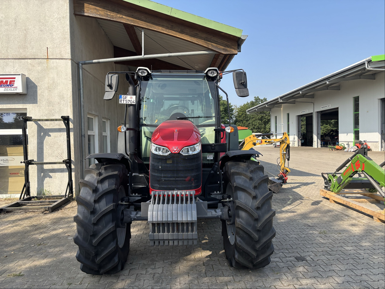 Massey Ferguson 5712M 4WD Cab Essential - Трактор: фото 5 Massey Ferguson 5712M 4WD Cab Essential - Трактор: фото 5