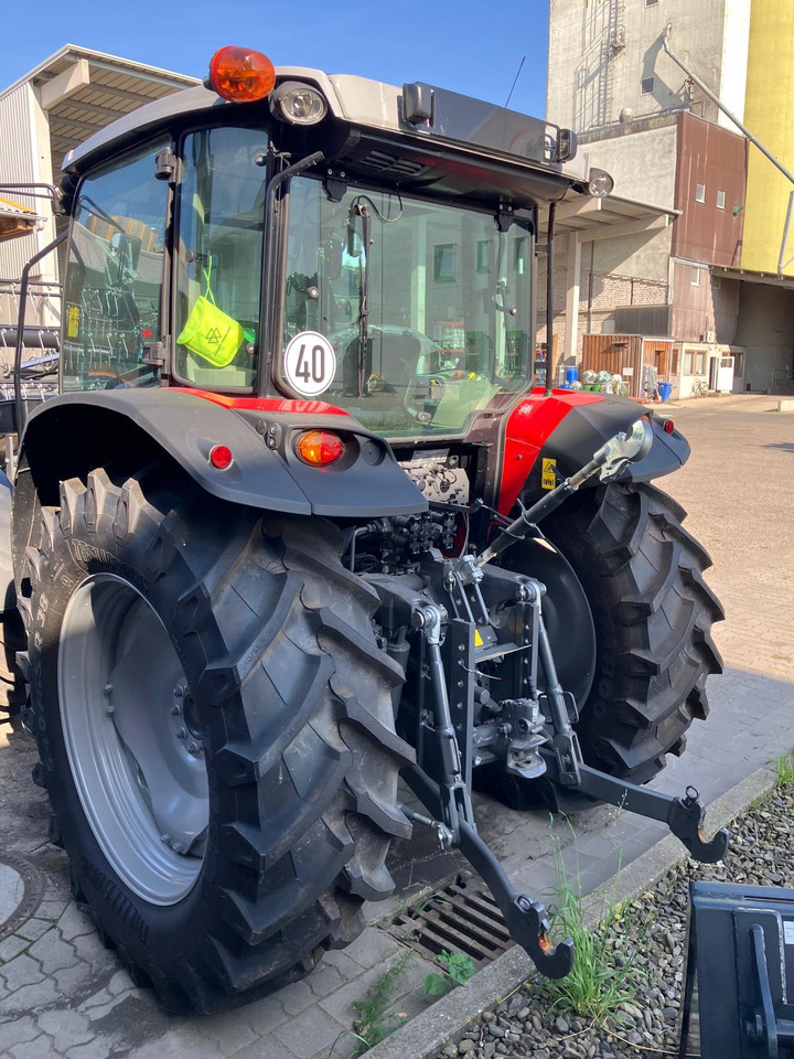 Massey Ferguson 5713 M 4WD Cab Essential - Трактор: фото 4 Massey Ferguson 5713 M 4WD Cab Essential - Трактор: фото 4