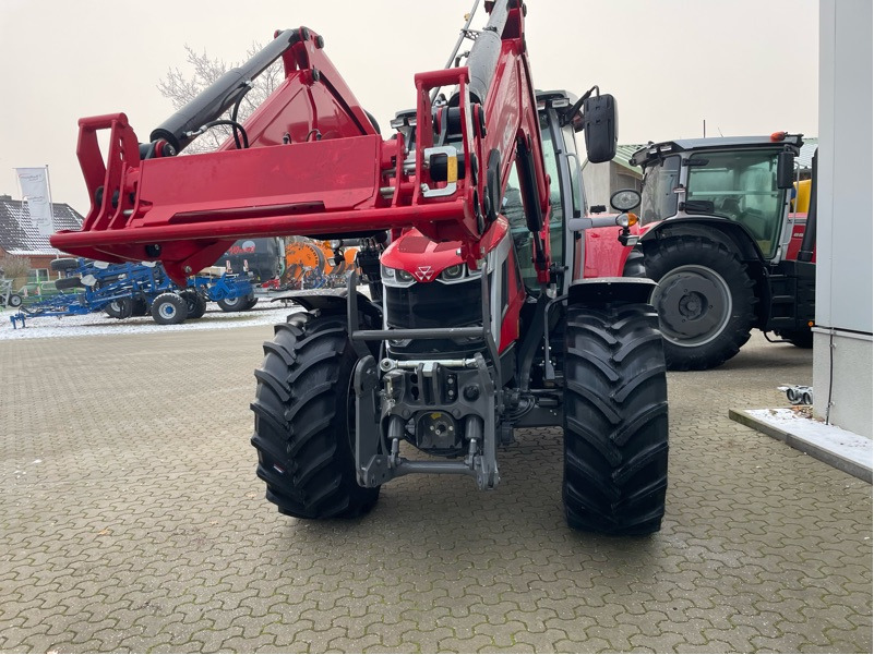 Massey Ferguson 6S.135 Dyna-VT EFFICIENT - Трактор: фото 4 Massey Ferguson 6S.135 Dyna-VT EFFICIENT - Трактор: фото 4