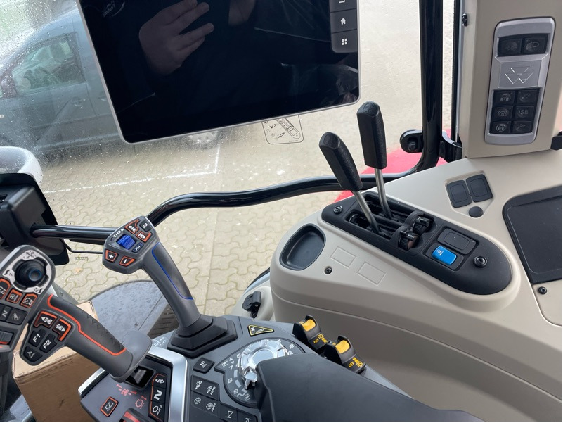 Massey Ferguson 6S.135 Dyna-VT EFFICIENT - Трактор: фото 2 Massey Ferguson 6S.135 Dyna-VT EFFICIENT - Трактор: фото 2