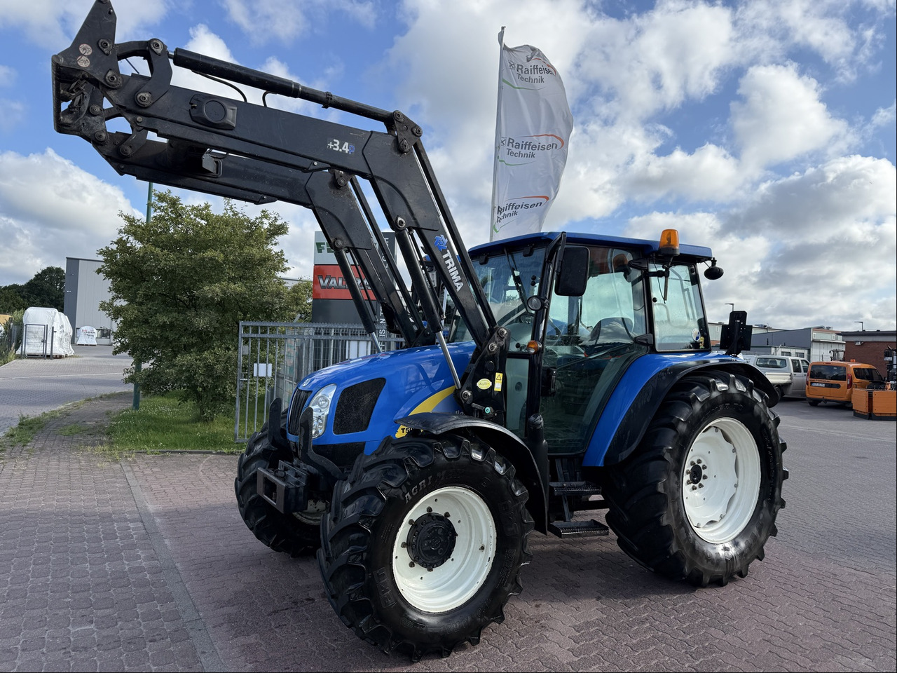 New Holland T5050 - Трактор: фото 1 New Holland T5050 - Трактор: фото 1