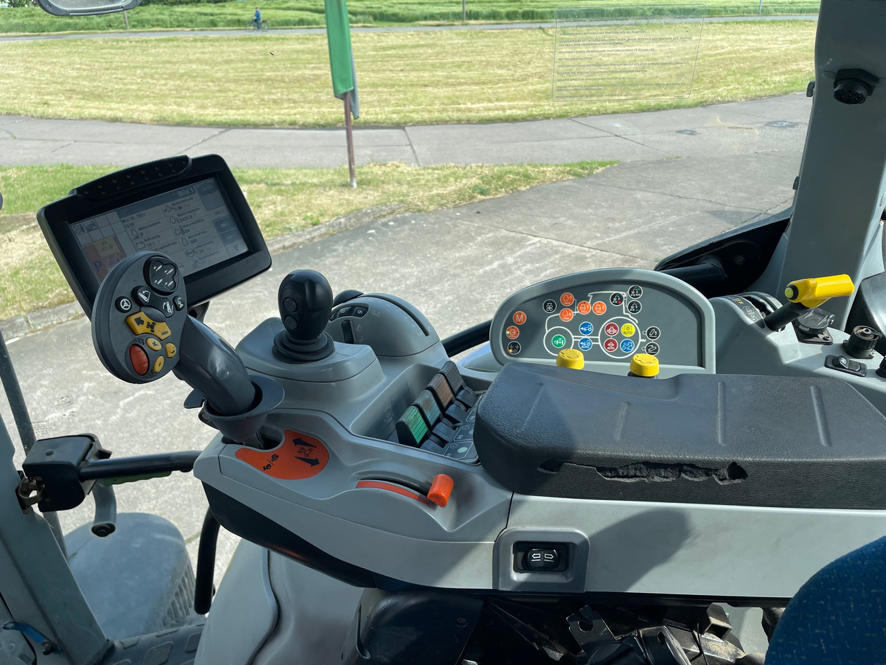 New Holland T7.210 Autocommand - Трактор: фото 3 New Holland T7.210 Autocommand - Трактор: фото 3