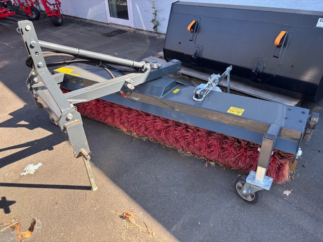 Saphir FKM 231 Kehrmaschine - Косилка: фото 1 Saphir FKM 231 Kehrmaschine - Косилка: фото 1