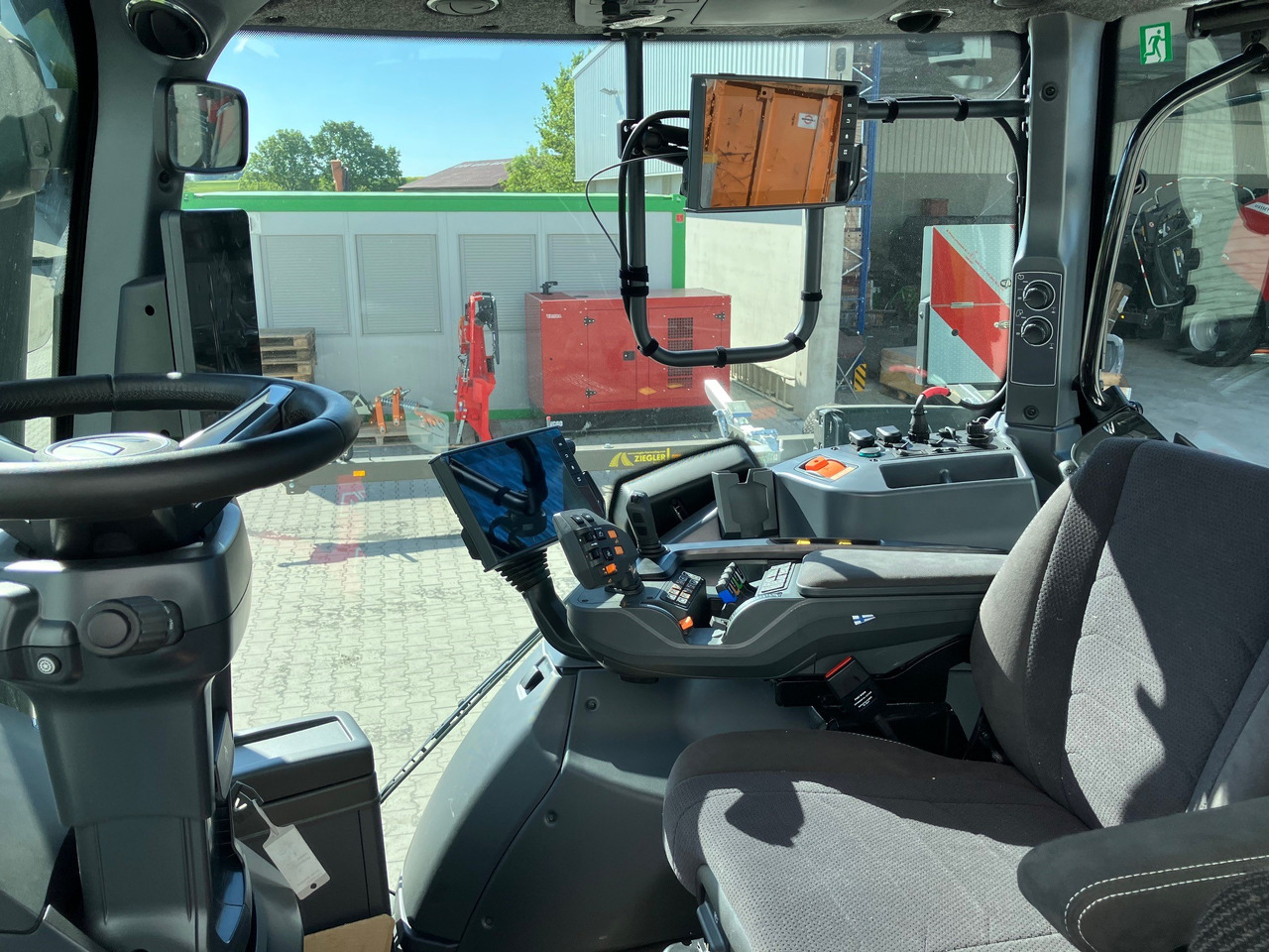 Valtra Q 285 - Трактор: фото 2 Valtra Q 285 - Трактор: фото 2