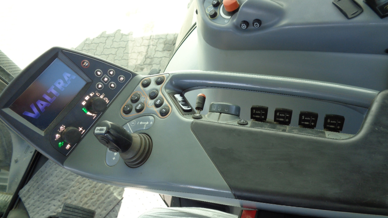 Трактор Valtra S374: фото 6 Трактор Valtra S374: фото 6