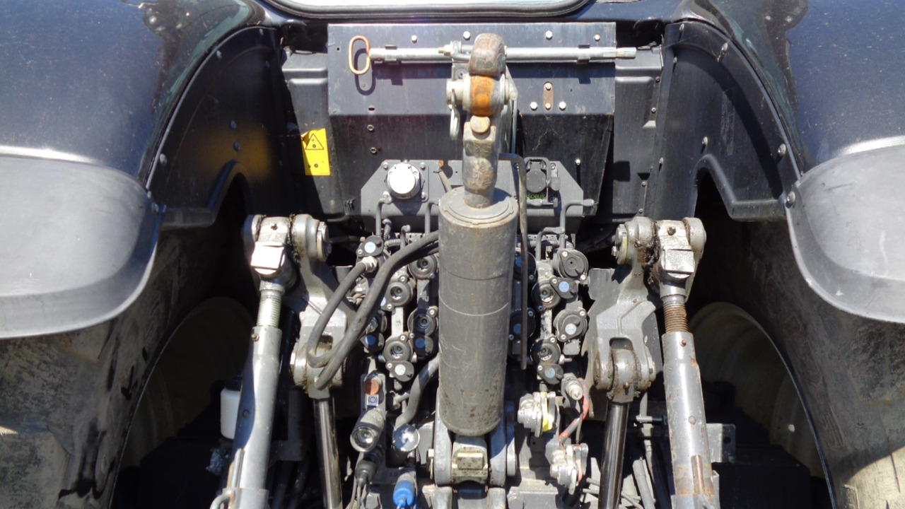 Трактор Valtra S374: фото 15 Трактор Valtra S374: фото 15