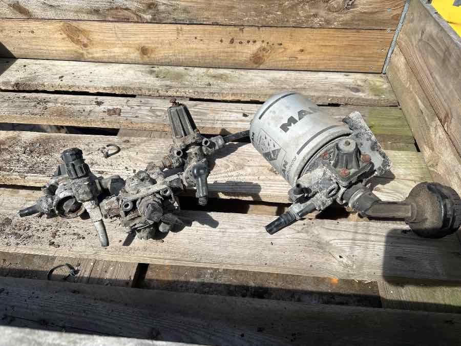 MAN AIR DRYER 81.52102-6209 - Тормозной клапан для Грузовиков: фото 1 MAN AIR DRYER 81.52102-6209 - Тормозной клапан для Грузовиков: фото 1