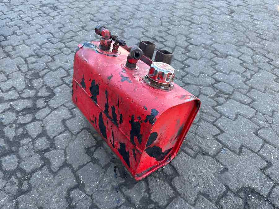 MAN OIL FLUID RESERVOIR 81.36049-5002 - Гидравлика для Грузовиков: фото 1 MAN OIL FLUID RESERVOIR 81.36049-5002 - Гидравлика для Грузовиков: фото 1