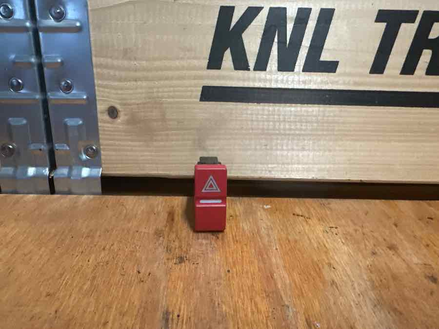 MAN SWITCH 81.25503-0356 - Кабина и интерьер для Грузовиков: фото 1 MAN SWITCH 81.25503-0356 - Кабина и интерьер для Грузовиков: фото 1