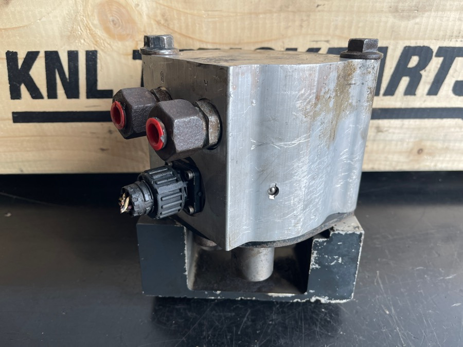 MERCEDES STEERING VALVE A9604600484 - Тормозной клапан для Грузовиков: фото 2 MERCEDES STEERING VALVE A9604600484 - Тормозной клапан для Грузовиков: фото 2