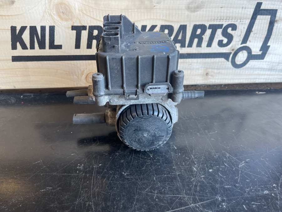 MERCEDES VALVE A0004295924 - Тормозной клапан для Грузовиков: фото 1 MERCEDES VALVE A0004295924 - Тормозной клапан для Грузовиков: фото 1