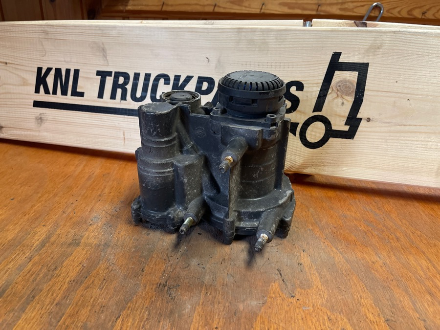 MERCEDES VALVE A0004318913 - Тормозной клапан для Грузовиков: фото 2 MERCEDES VALVE A0004318913 - Тормозной клапан для Грузовиков: фото 2