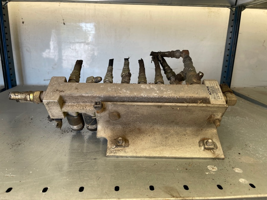 NEW HOLLAND VALVES KPM TYPE: 8KWE5A-30/G24WR-825A - Тормозной клапан для Грузовиков: фото 1 NEW HOLLAND VALVES KPM TYPE: 8KWE5A-30/G24WR-825A - Тормозной клапан для Грузовиков: фото 1