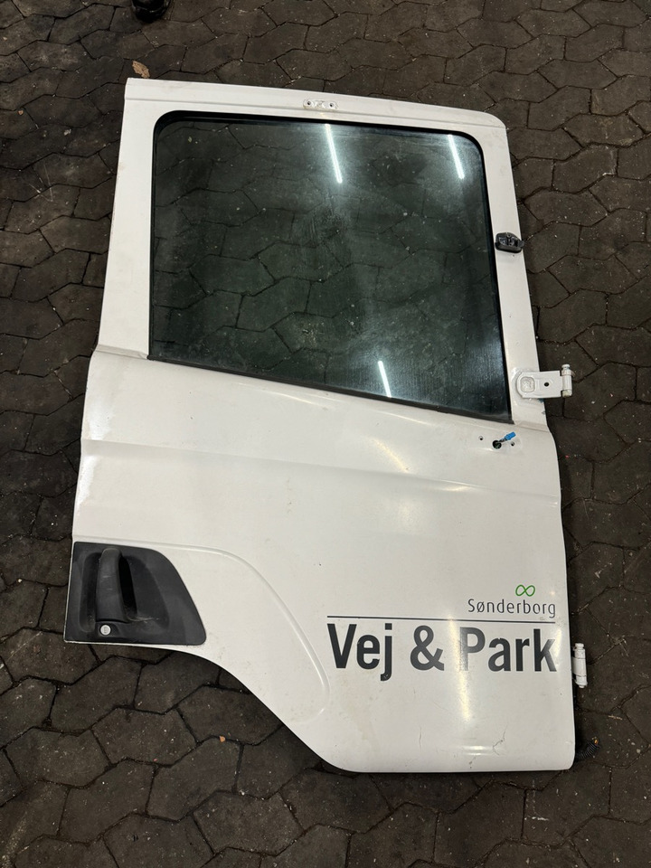 SCANIA P SERIE RIGHT DOOR 1384420 - Кабина и интерьер для Грузовиков: фото 1 SCANIA P SERIE RIGHT DOOR 1384420 - Кабина и интерьер для Грузовиков: фото 1