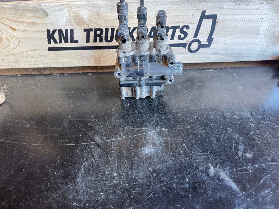 SCANIA VALVE 1889795 - Тормозной клапан для Грузовиков: фото 1 SCANIA VALVE 1889795 - Тормозной клапан для Грузовиков: фото 1