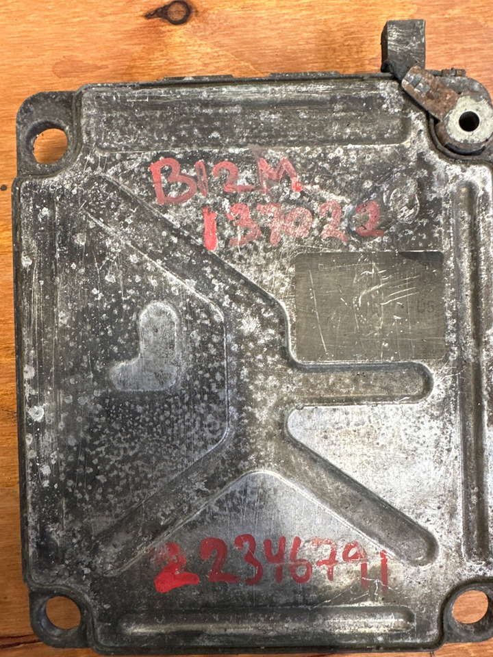 VOLVO ECU 20977019 PO5 - Блок управления для Грузовиков: фото 1 VOLVO ECU 20977019 PO5 - Блок управления для Грузовиков: фото 1