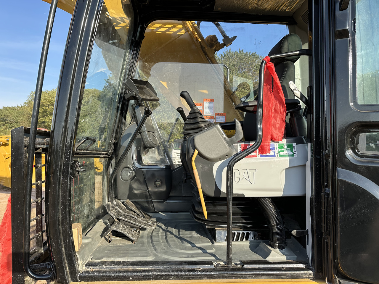 Гусеничный экскаватор CATERPILLAR 320DL: фото 7 Гусеничный экскаватор CATERPILLAR 320DL: фото 7