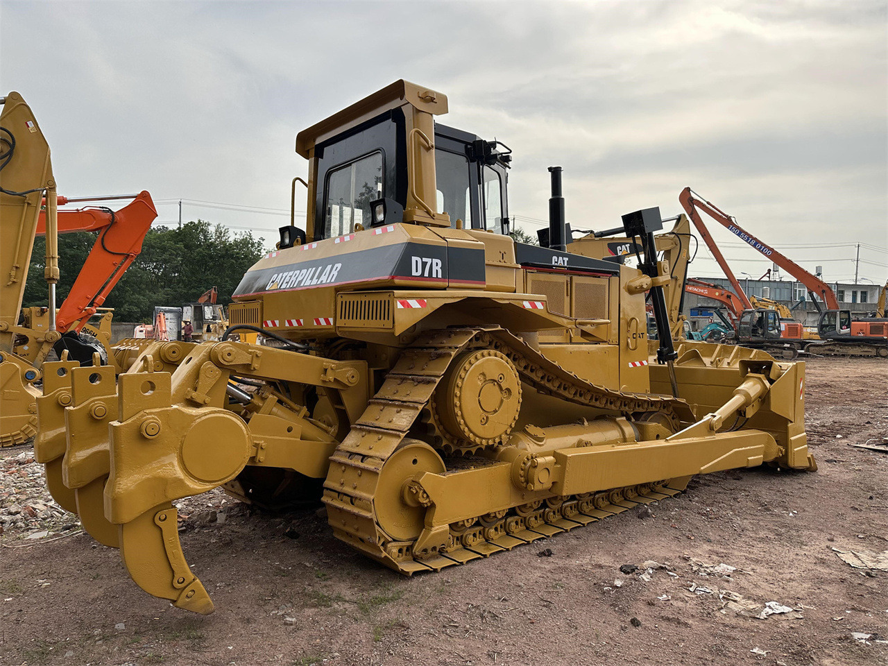CATERPILLAR D7R - Бульдозер: фото 1 CATERPILLAR D7R - Бульдозер: фото 1