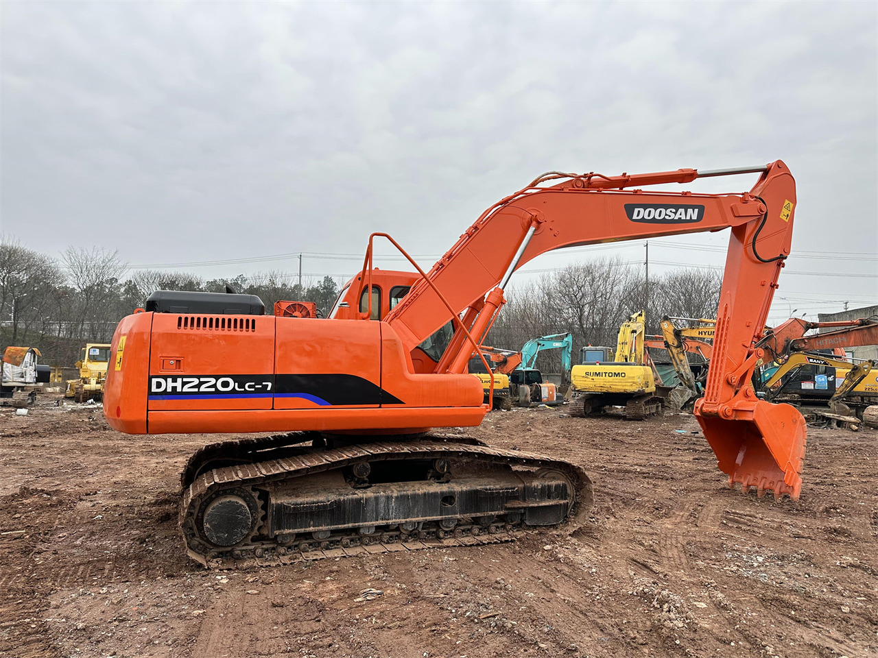 DOOSAN DH220 excavator - Гусеничный экскаватор: фото 1 DOOSAN DH220 excavator - Гусеничный экскаватор: фото 1