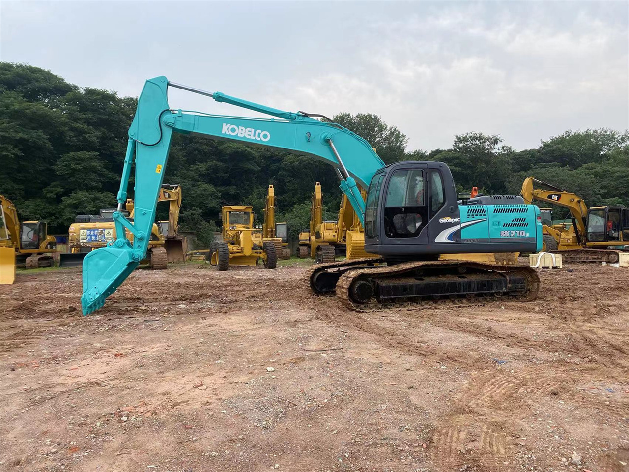 KOBELCO SK210LC-8 - Гусеничный экскаватор: фото 1 KOBELCO SK210LC-8 - Гусеничный экскаватор: фото 1