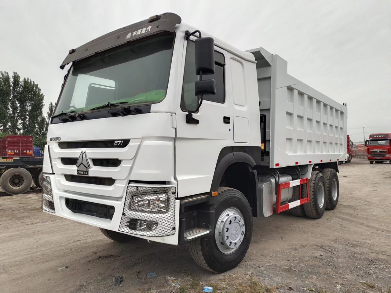 SINOTRUK HOWO Dump truck 371 6x4 - Самосвал: фото 2 SINOTRUK HOWO Dump truck 371 6x4 - Самосвал: фото 2