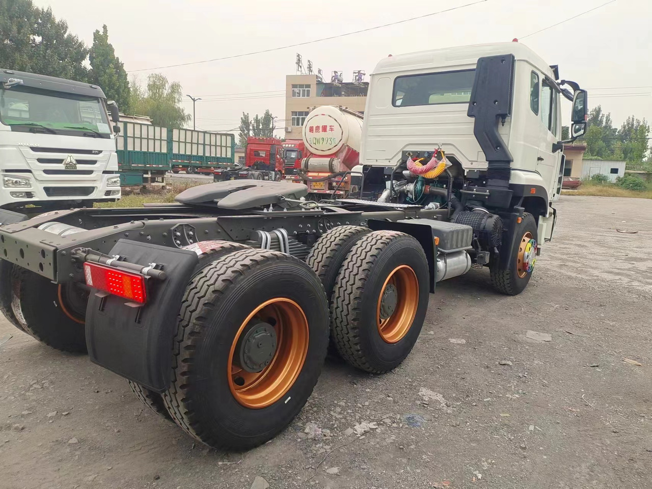 SINOTRUK HOWO 371hp 6X4 Tractor unit - Тягач: фото 4 SINOTRUK HOWO 371hp 6X4 Tractor unit - Тягач: фото 4