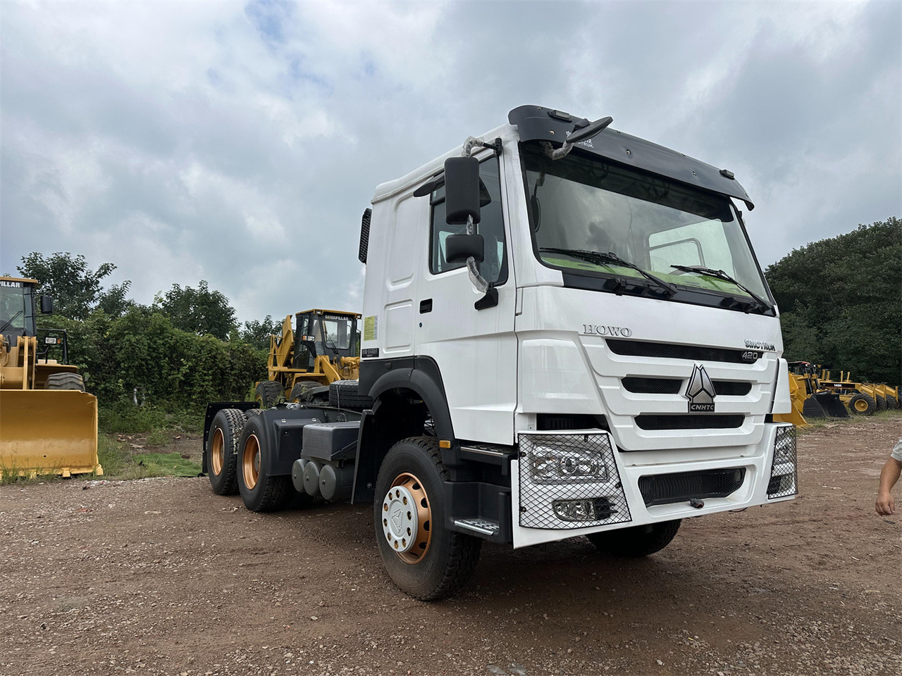 SINOTRUK Howo tractor unit 420hp - Тягач: фото 3 SINOTRUK Howo tractor unit 420hp - Тягач: фото 3