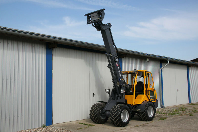 Eurotrac T 13 Teleskop Radlader Hoflader - Телескопический фронтальный погрузчик: фото 4 Eurotrac T 13 Teleskop Radlader Hoflader - Телескопический фронтальный погрузчик: фото 4