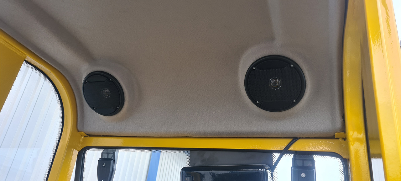 Новый Компактный фронтальный погрузчик Eurotrac W11 Radlader Hoflader: фото 9