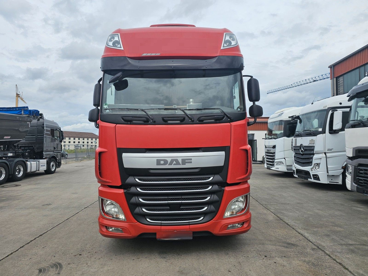 DAF XF 440 FAR * MUTLI * 2X TANK * RETARDER * STANDH - Грузовик-контейнеровоз/ Сменный кузов: фото 2 DAF XF 440 FAR * MUTLI * 2X TANK * RETARDER * STANDH - Грузовик-контейнеровоз/ Сменный кузов: фото 2